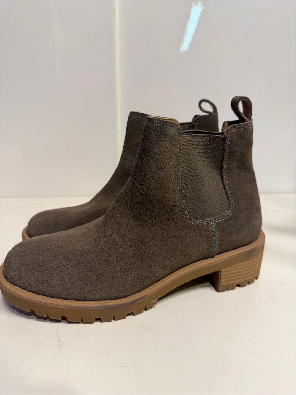 Blondo 8.5 Women's Suede Chelsea Ankle Boots in Dark Brown